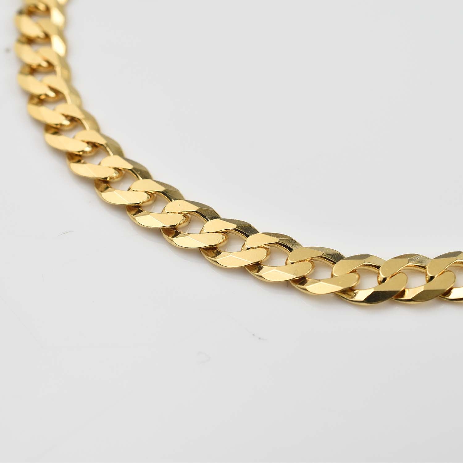 Essential Curb Link Bracelet