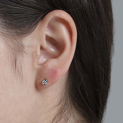 Solitaire Diamond Stud Earrings in Platinum 0.2 ct VS-EF diamonds