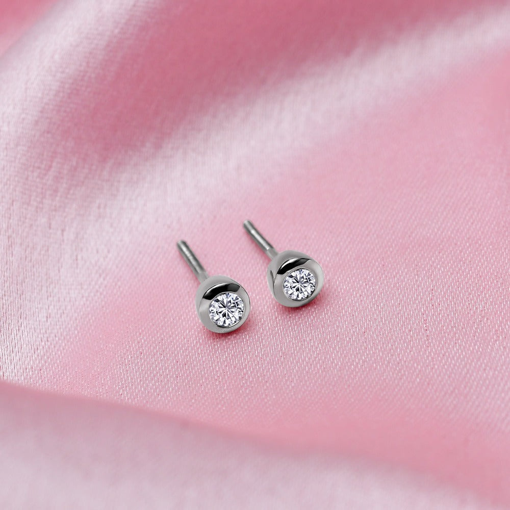 Solitaire Natural Diamond Stud Earrings in Platinum VS-EF diamonds